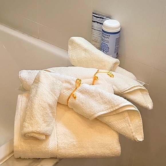 SALE! NEW Off-White Bath Towels, Bath, Hand & Face, Set for 2! - Picture 6 of 12